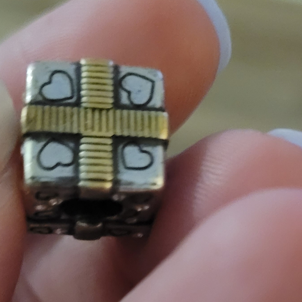 Gift Charm - Picture 5 of 8